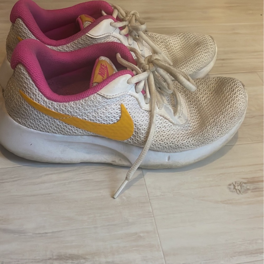 Women’s size 7 Nike shoes
